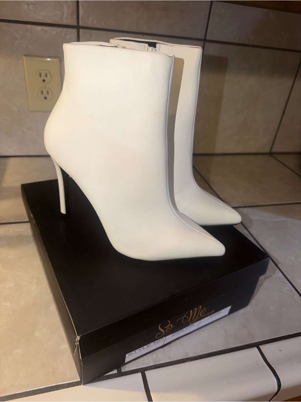 So Me White Pointed-Toe Stiletto Ankle Boots Size 10 NEW